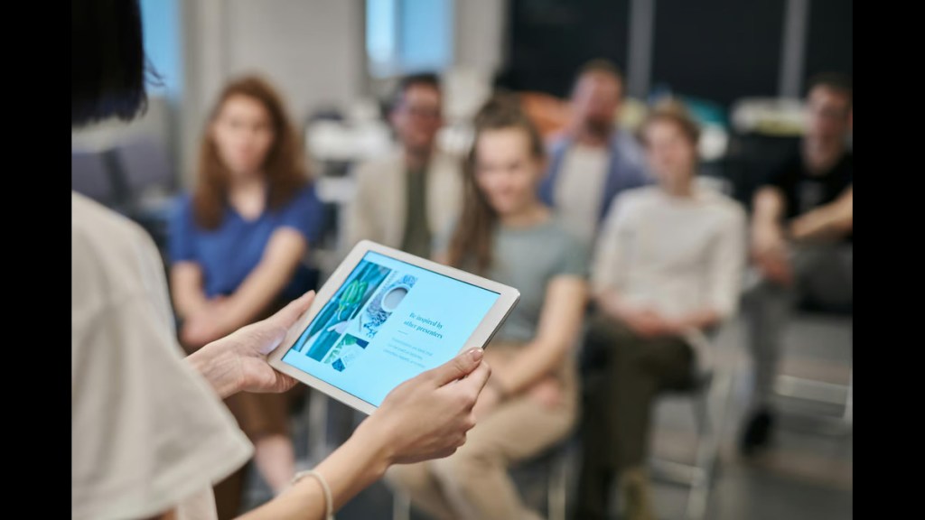 Webinar BRIncubator 2024: Keahlian Keuangan untuk Fashion & Beauty