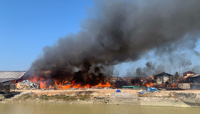 Kebakaran Pinggir Papas, 5 Bangunan Milik Warga Sumenep&nbsp;Ludes