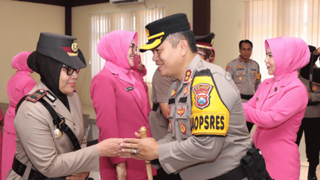 AKP Ninit Titis Dwiyani, Kasatlantas Perempuan Pertama di&nbsp;Sumenep